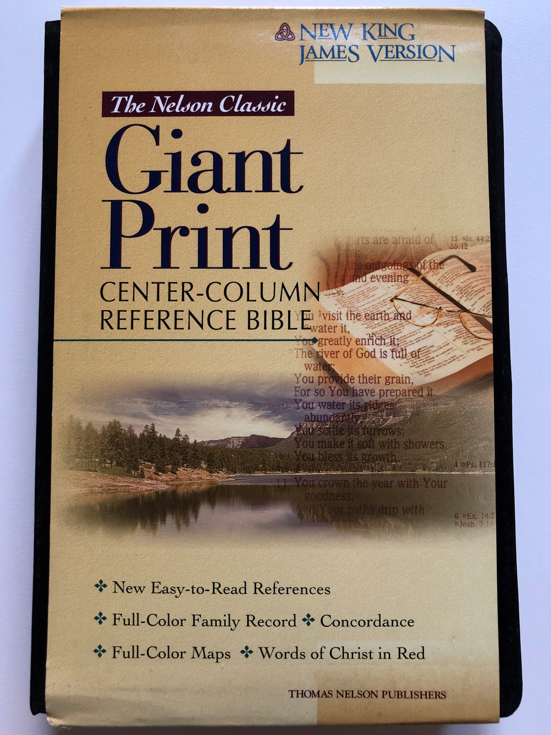 Giant Print CENTER-COLUMN REFERENCE BIBLE / New King James Version