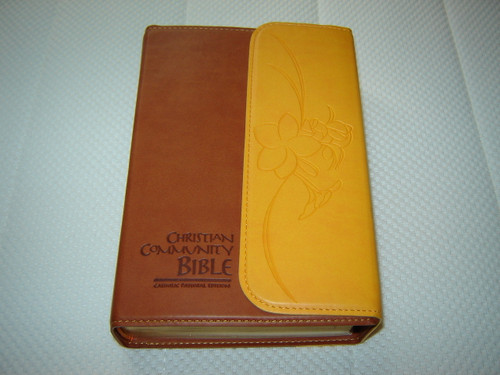 Christian Community Bible - Catholic Pastoral Edition with Study Notes / Beautiful Deluxe Leather Bound Bible 1