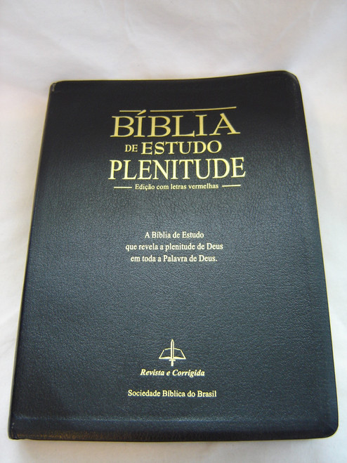 Portuguese Study Bible - A Study Bible that reveals the fullness of God / Biblia De Estudo Plenitude - Edicao com letras vermelhas