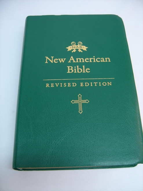 New American Bible – Revised Edition (NABRE) / Green Vinyl with Golden Edges / Translated from Original Languages with Critical Use of All Ancient Sources / NABRE 055 GE