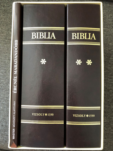  Vizsolyi Szent Biblia 1590 / Hungarian 1590 Károli translation Reprint Holy Bible SET / Istennec ô es wy Testamentvmanac Prophe'ta'c es Apostoloc által meg iratott szent könyuei / Ércnél Maradandóbb tanulmány - essay book + DVD / Hardcover 2008 (978-9630663342)