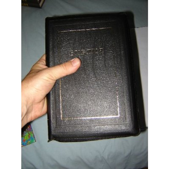 Russian Black Leather Bible with Zipper / Rusky Biblia [Leather Bound]