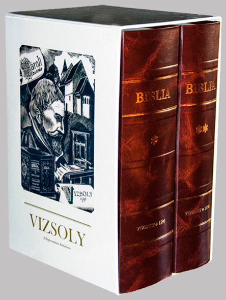 Vizsolyi Biblia / Hungarian Holy Bible Reprint of 1590 / Károli Bible - the first Hungarian Bible / Leather imitation cover in Decorative BOX / 2 volumes - Old Testament & New Testament / Hasonm ás kiadás - Műbőrkötés (VizsolyiBibleDeluxe)