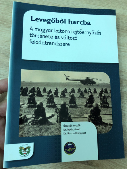 Levegőből harcba - A magyar katonai ejtőernyőzés története és változó feladatrendszere by Dr. Boda József, Dr. Ruszin Romulusz / HM Zrínyi Kiadó 2015 / Paperback / The history of Hungarian military parachuting (9789633275368)