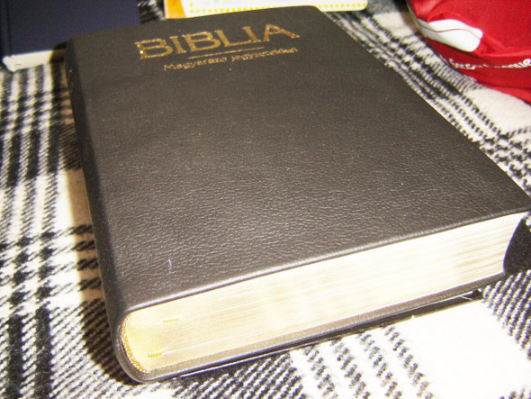 Hungarian Leather Bible with Study Notes / Magyar Biblia Magyarazo Jegyzetekkel 1