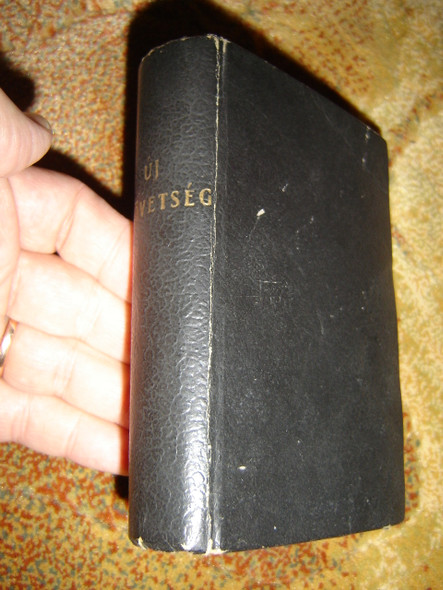 Hungarian New Testament from 1928 / Ujszovetsegi Szentiras A Vulgata Szerint