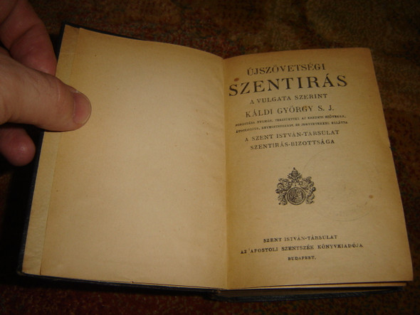 Hungarian New Testament from 1928 / Ujszovetsegi Szentiras A Vulgata Szerint