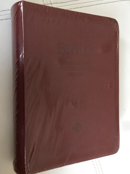 Hungarian LARGE PRINT Catholic Family Bible / Leather bound (Dark Brown) / Családi Biblia - Ószövetségi és Újszövetségi Szentírás / Sötétbarna / SZIT / Szent István Társulat (9789633616642)