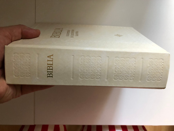 Hungarian LARGE PRINT Catholic Family Bible  Leather bound (White)  Családi Biblia - Ószövetségi és Újszövetségi Szentírás  Sötétbarna  SZIT  Szent István Társulat (97896336166-42)