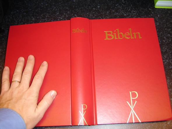 Bibeln: Bibel 2000 / Swedish Bible with Deuterocanonical Apocrypha / Red Hardcover with Illustrations, 2014 Edition