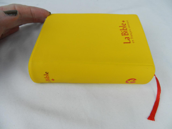 French Pocket Bible / Attractive Yellow Cover, Miniature Edition / La Bible En Francais Courant / 2009 Print 