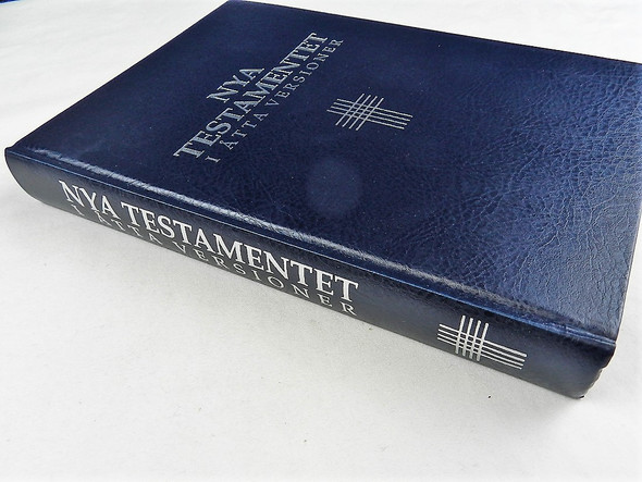 The 8 Language Version New Testament / Nya testamentet i åtta versioner / 5 Swedish, 2 English, and Greek Texts Parallel in Eight Columns / Sweden