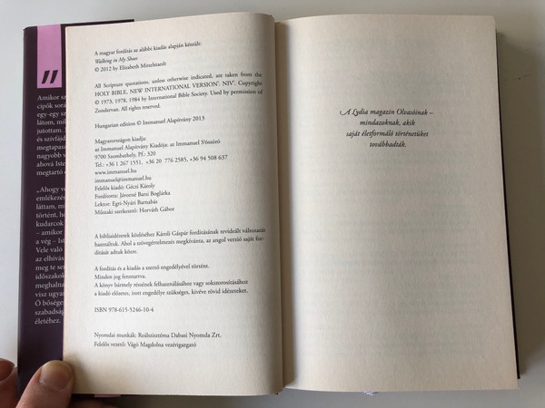 Poros úton mezítláb – a Lydia magazin alapítójának lebilincselő és bátorító története by Elizabeth Mittelstaedt - HUNGARIAN TRANSLATION OF Walking in My Shoes / the autobiography guides the reader through her journey through the big detour (9786155246104)