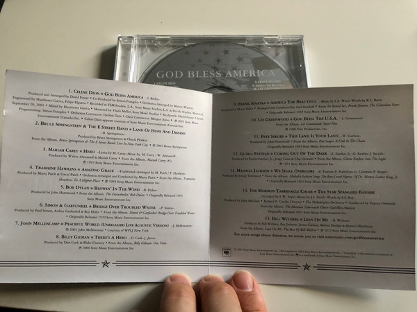 God Bless America / MAriah Carey, Celine Dion, Bob Dylan, Simon & Garfunkel, Frank Sinatra, Bill Withers / For the Benefit of the Twin Towers Fund / Audio CD 2001 / Col 5051862 (5099750518625)