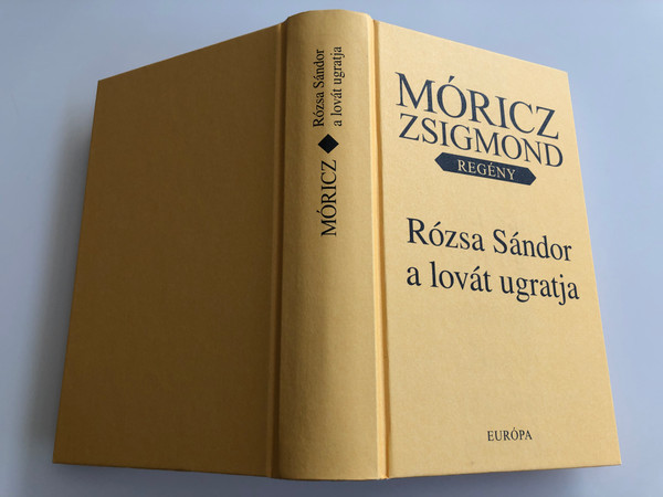 Rózsa Sándor a lovát ugratja by Móricz Zsigmond / Európa könyvkiadó 2010 / Hardcover / Based on the 1941 life work of the writer (9789630789301)