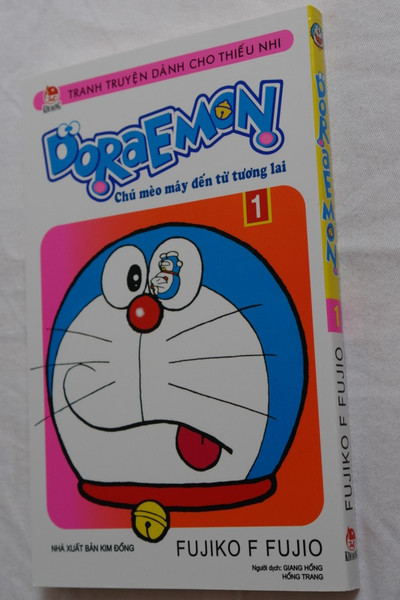 Doraemon vol. 1 by Fujiko F. Fujio / Vietnamese language comic book / Chú mèo máy đến từ tương lai - Tập 1 / Paperback 2015 (9786042042345)