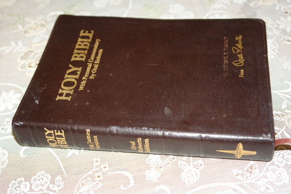 Holy Bible with Personal Commentary by Oral Roberts / Genuine Leather Bound - King James Version with Concordance 