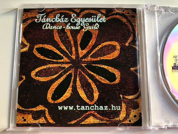 Új Élő Népzene 6. = Living Village Music 6. / Táncház Egyesület Audio CD 2000 / FMVMCD 006