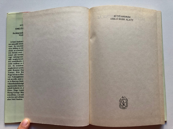 Omló egek alatt by Sütő András / Arcképvázlatok és tűnődések Gyászőrségben / Szépirodalmi könyvkiadó 1990 / Hardcover (9631542467)