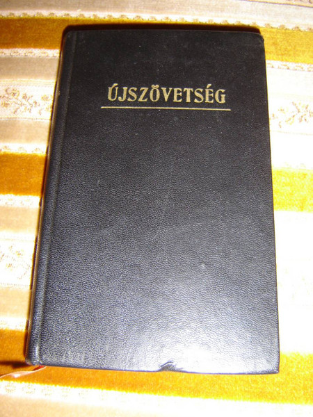 Hungarian New Testament printed in 1957 / Az Ujszovetseg Konyvei / References