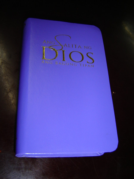 Modern Tagalog New Testament / Ang Bagong Tipan ASD / Violet Shirt Pocket NT