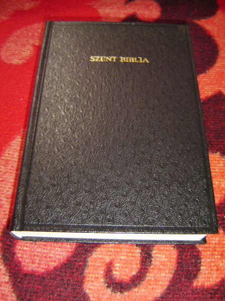 Szent Biblia Specialis Boritoval / Large Bible in Hungarian Language - Special Hardcover / Karoli Gaspar
