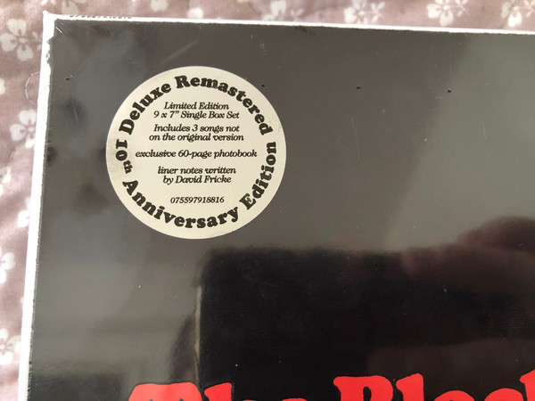 The Black Keys. / Deluxe Remastered. 10th Anniversary Edition / 9 x 7'' Single Box Set. Includes 3 Songs not on the original version.Exclusive 60-page photobook / Nonesuch 9x LP 2020 / 075597918816