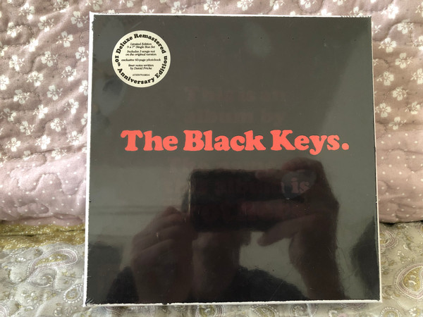 The Black Keys. / Deluxe Remastered. 10th Anniversary Edition / 9 x 7'' Single Box Set. Includes 3 Songs not on the original version.Exclusive 60-page photobook / Nonesuch 9x LP 2020 / 075597918816