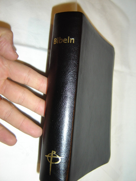 Swedish Bible Black Leather Bound with Golden Edges / Bibeln svart skinn / Bibel 2000