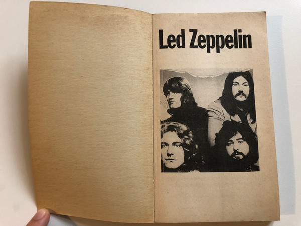 Led Zeppelin - Göbölyös N. László  ROCKTÖRTÉNETI KISKÖNYVTÁR  LAUDE KIADÓ BUDAPEST, 1989  Paperback (9337830014) 
