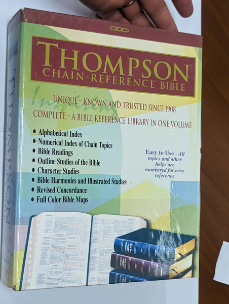 THOMPSON CHAIN-REFERENCE BIBLE / UNIQUE-KNOWN AND TRUSTED SINCE 1908 / COMPLETE-A BIBLE REFERENCE LIBRARY IN ONE VOLUME / ESV Translation / Black Bonded Leather (9780887076886)