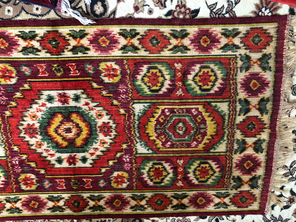 Traditional Central Asian Ikat-Patterned Rug / Hagyományos közép-ázsiai ikat mintás szőnyeg