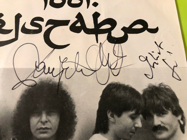 V’Moto-Rock Autographed 7" Vinyl Single - 1001. éjszaka / Repülök a fénybe (V’MotoRock1001éjszaka)