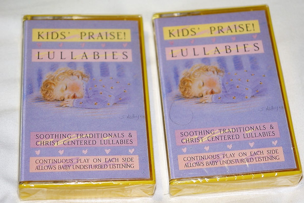 Kids' Praise! Lullabies / Maranatha! Music /  Soothing traditionals & Christ centered lullabies / Original recording, Dolby / RETRO AUDIO CASSETTE 