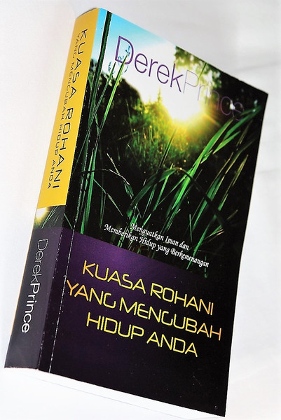 Life Changing – Spiritual Power by Derek Prince / Indonesian Language Edition: Kuasa Rohani Yang Mengubah Hidup Anda / The Divine Exchange / How to Pass From Curse to Blessing / The Holy Spirit in You / God's Medicine Bottle / Spiritual Warfare / Self Study Bible Course (9789791537919)