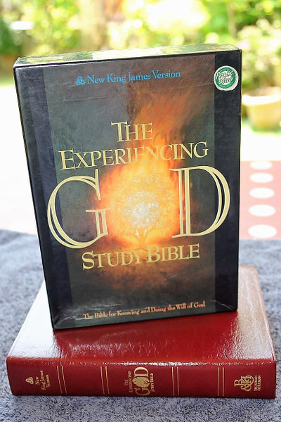  The Experiencing God Study Bible NKJV / New King James Version / Burgundy Leather Bound, Gold Edges / September 1, 1994 by Henry T. Blackaby, Claude V. King / The Bible for knowing and doing the will of God