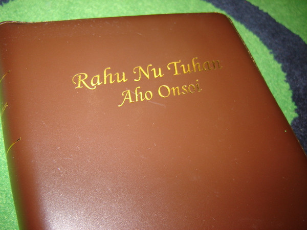 Rahu Nu Tuhan Aho Onsoi / The Bible in Tagal Language Leather Bound Golden