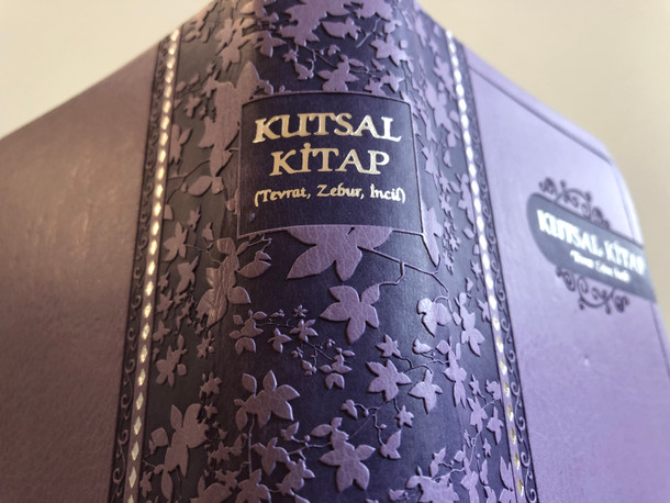 Turkish Bible / Purple Cover / Kutsal Kitap (Tevrat, Zebur, Incil) [Vinyl Bound] by Turkish Bible Society 2009 / Kitabi Mukaddes Sirketi (9789754620702.) 