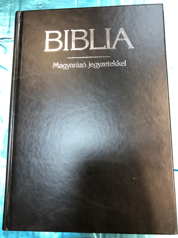 Biblia magyarázó jegyzetekkel - Hungarian Holy Bible with explanation notes from Stuttgarter Erklärungsbibel / HunÚj 1990 Translation / Hardcover - black / Magyar Bibliatársulat / Kálvin kiadó (9789633009963)