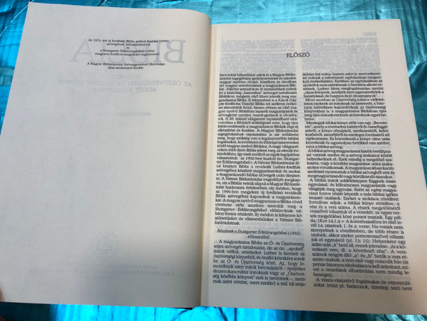 Biblia magyarázó jegyzetekkel - Hungarian Holy Bible with explanation notes from Stuttgarter Erklärungsbibel / HunÚj 1990 Translation / Hardcover - black / Magyar Bibliatársulat / Kálvin kiadó (9789633009963)