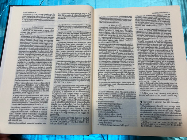 Biblia magyarázó jegyzetekkel - Hungarian Holy Bible with explanation notes from Stuttgarter Erklärungsbibel / HunÚj 1990 Translation / Hardcover - black / Magyar Bibliatársulat / Kálvin kiadó (9789633009963)