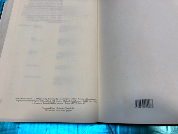 Biblia magyarázó jegyzetekkel - Hungarian Holy Bible with explanation notes from Stuttgarter Erklärungsbibel / HunÚj 1990 Translation / Hardcover - black / Magyar Bibliatársulat / Kálvin kiadó (9789633009963)