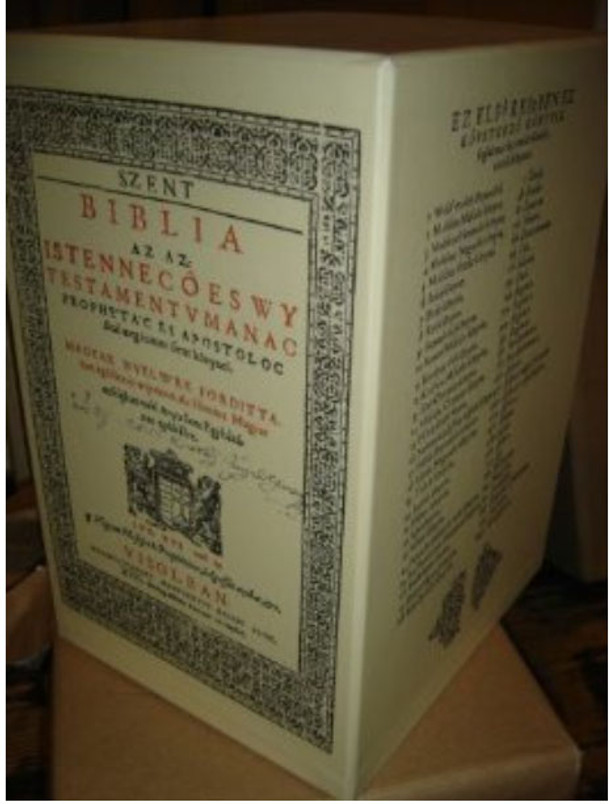 A copy of the Hungarian Vizsolyi Biblia from 1590 with a DVD ROM that also contains the ORIGINAL Bibles pages 