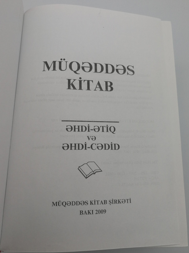 Azeri Bible (Latin Script) - Müqəddəs Kitab - Azeri Latin / Red Hardcover / Bible Society of Azerbaijan / UBS 062L (9781843641735)