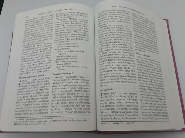 Azeri Bible (Latin Script) - Müqəddəs Kitab - Azeri Latin / Red Hardcover / Bible Society of Azerbaijan / UBS 062L (9781843641735)