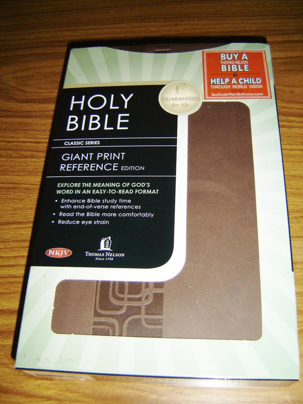 NKJV Holy Bible Giant Print Reference Edition / Reduce Eye Strain 11 pt.