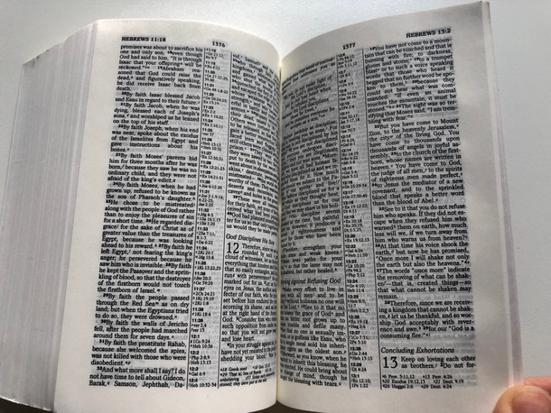 NIV Compact Reference Bible - Red letter edition NIV Holy Bible / Pocket size / Holy Bible New International Version with cross-references / Zondervan / Burgundy imitation cover (9780310908074)