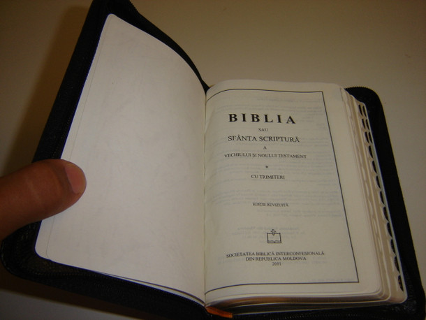 Romanian Leather-bound Bible with References / Biblia sau Sfanta Scriptura - Cu Trimiteri Editie Revizuita / Leather Bound, Golden Edges, Thumb Index with Zipper