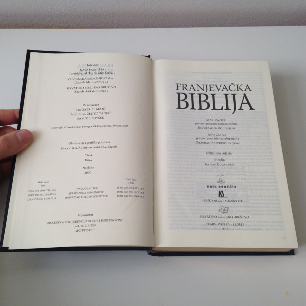 Croatian Franciscan Bible with Study Notes / Franjevacka Biblija -  Beautiful Black Bible with Golden Edges