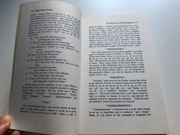 Major Bible Truths: How to Study God's Word by F. E Marsh / ILLUSTRATED BIBLE STUDY OUTLINES / MAJOR BIBLE TRUTHS / 1000 BIBLE STUDY OUTLINES / DEVOTIONAL BIBLE STUDIES / 500 BIBLE STUDY OUTLINES / Publisher: Kregel Publications (0825432464)
